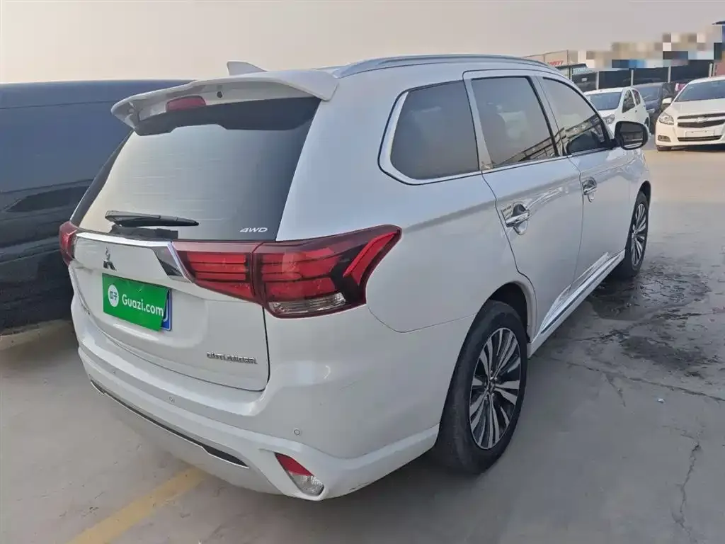Mitsubishi Outlander 2021 из CN, фото 2