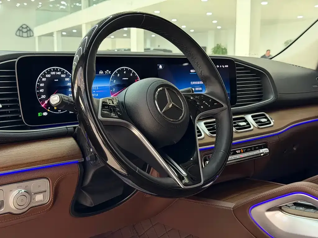 Mercedes-Benz GLS — фото 8