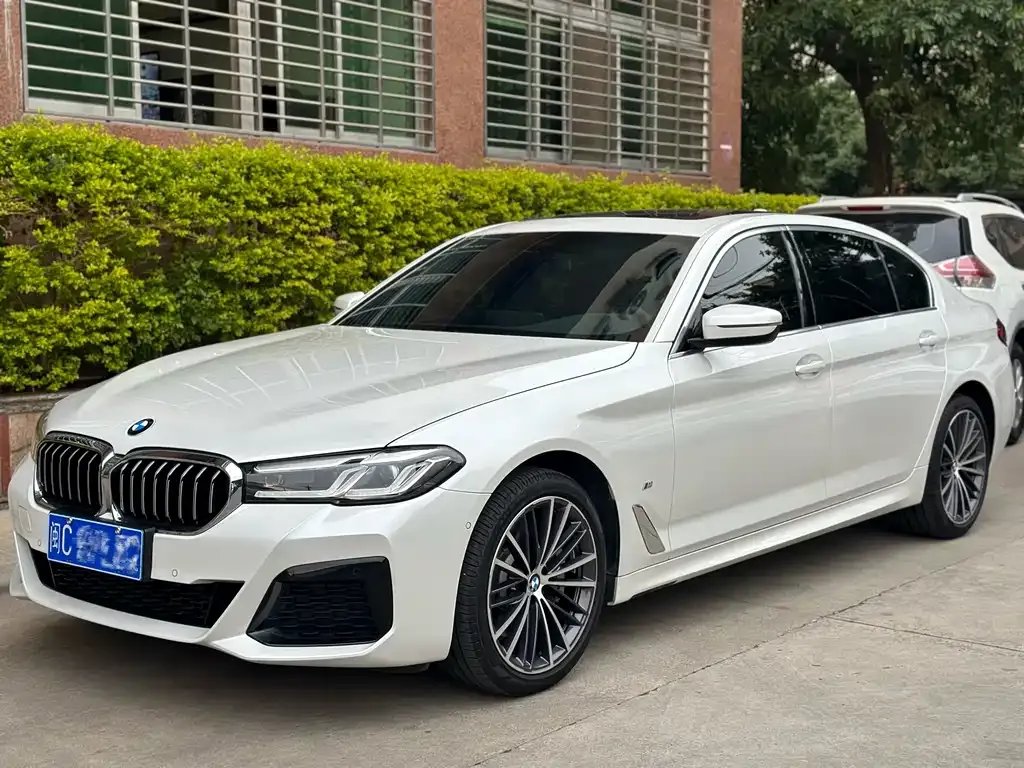 BMW 5 Series — фото 1