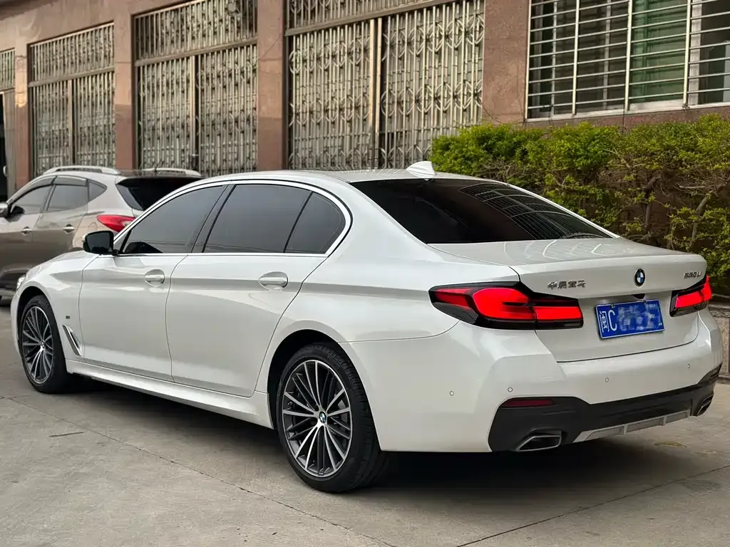 BMW 5 Series — фото 10