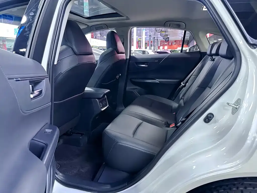 Toyota Venza 2024 из CN, фото 6