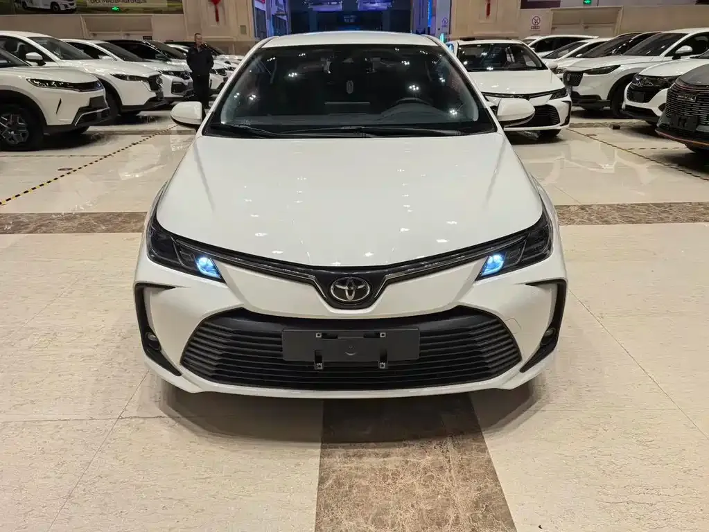 Toyota Corolla — фото 10