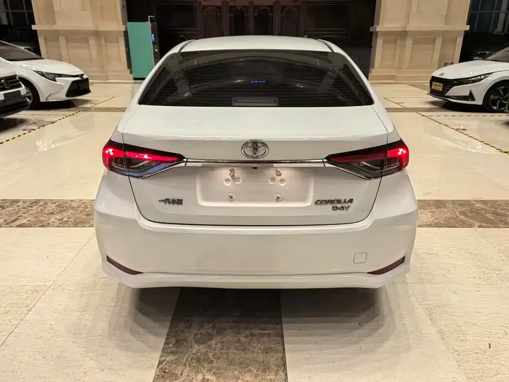 Toyota Corolla — фото 7