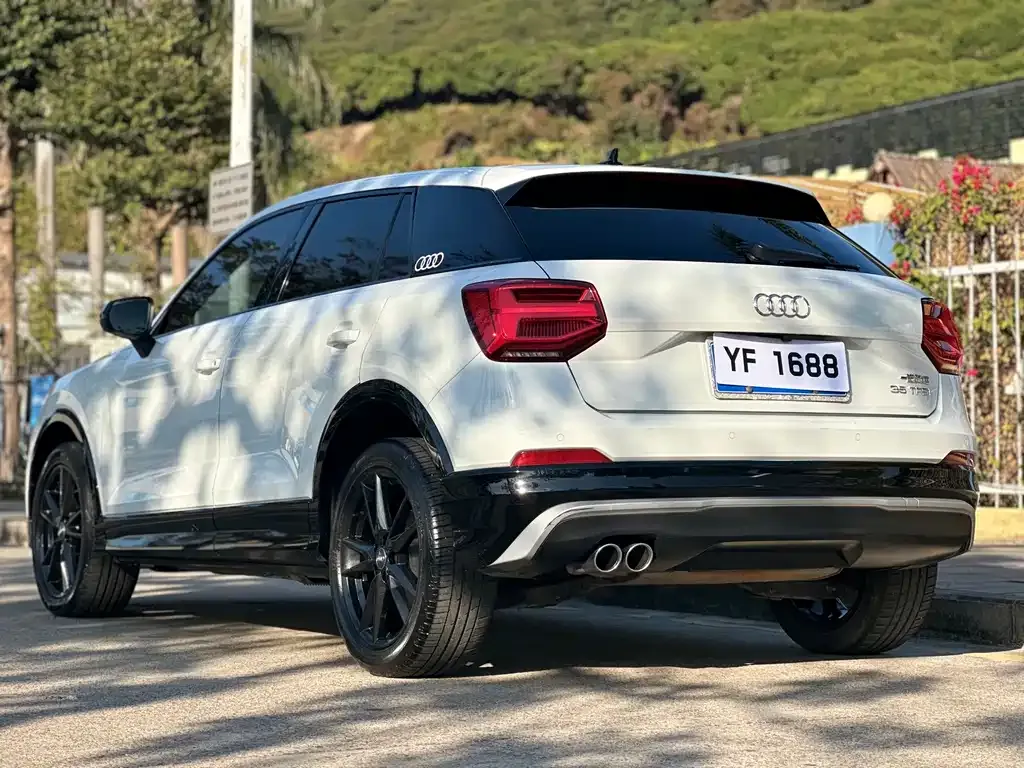 Audi Q2L — фото 8