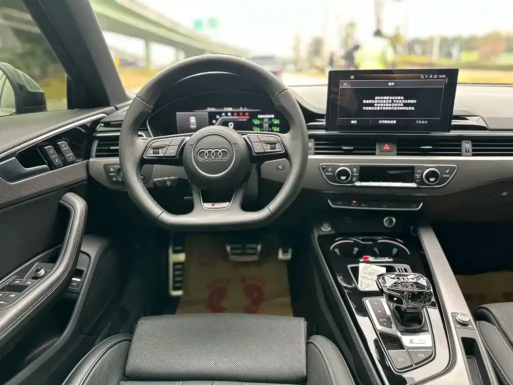 Audi A4L 2023 из CN, фото 3