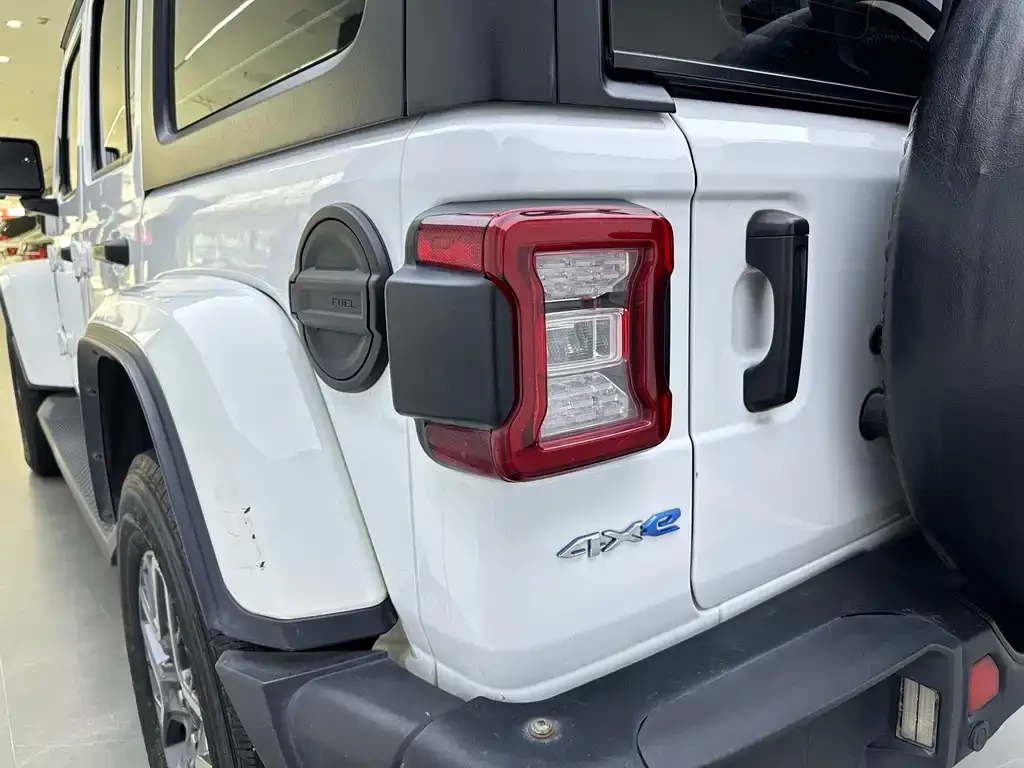 Jeep Wrangler PHEV — фото 2