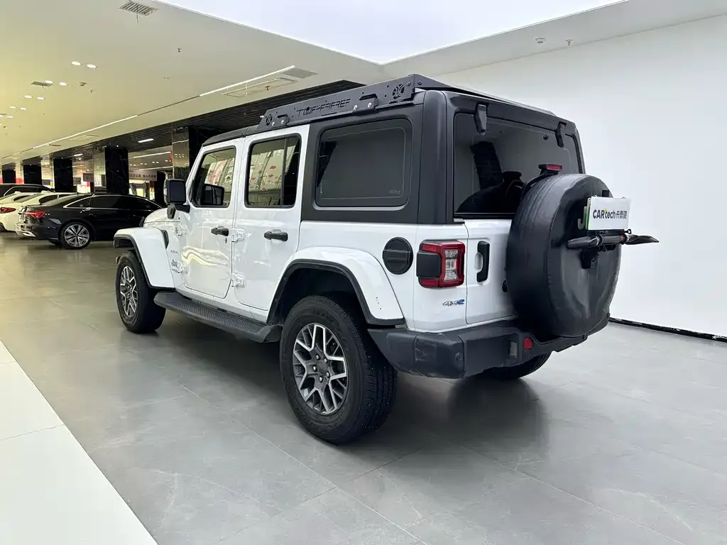 Jeep Wrangler PHEV — фото 8