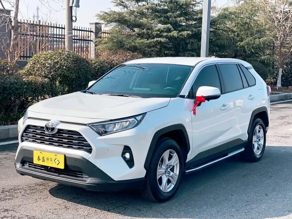 Toyota RAV4 2024 из CN, фото 1