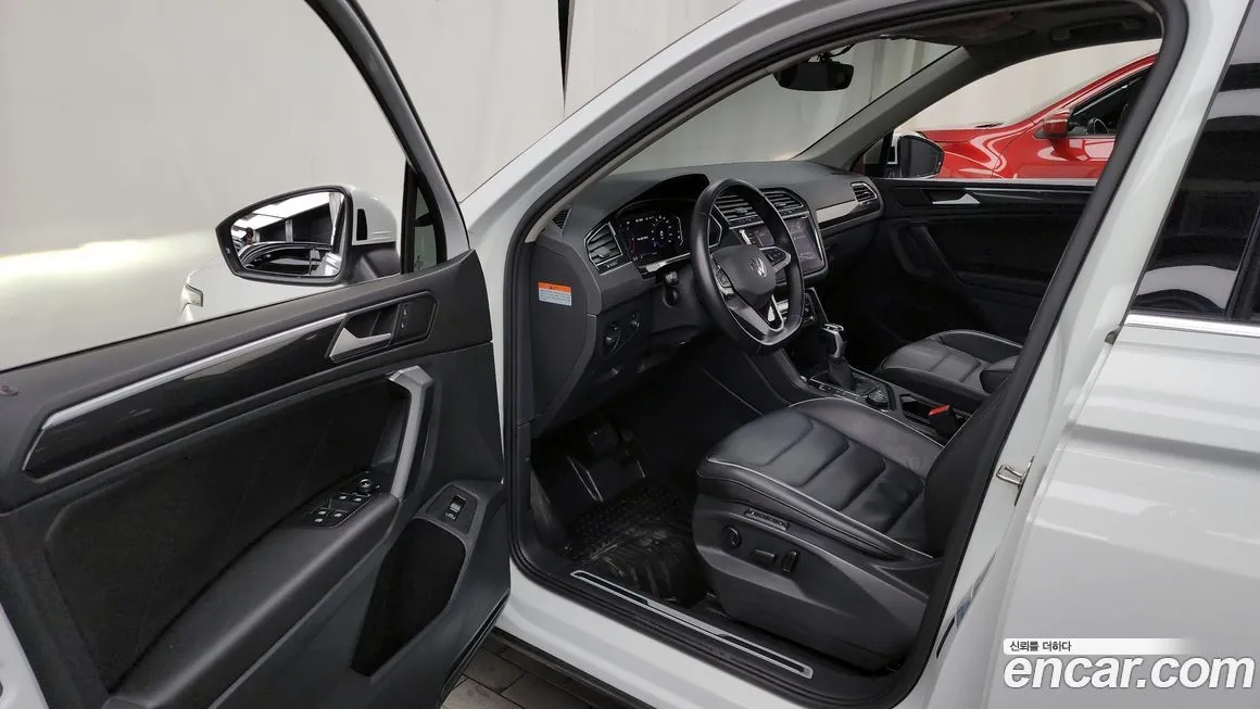 Volkswagen Tiguan — фото 8
