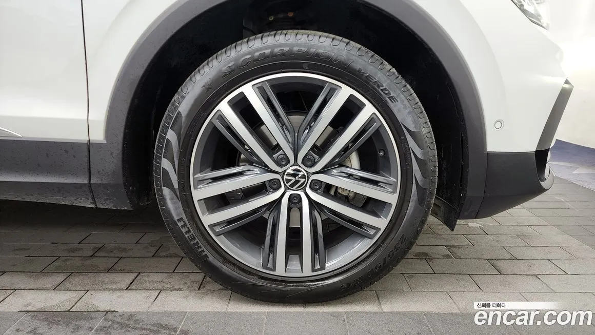 Volkswagen Tiguan — фото 10