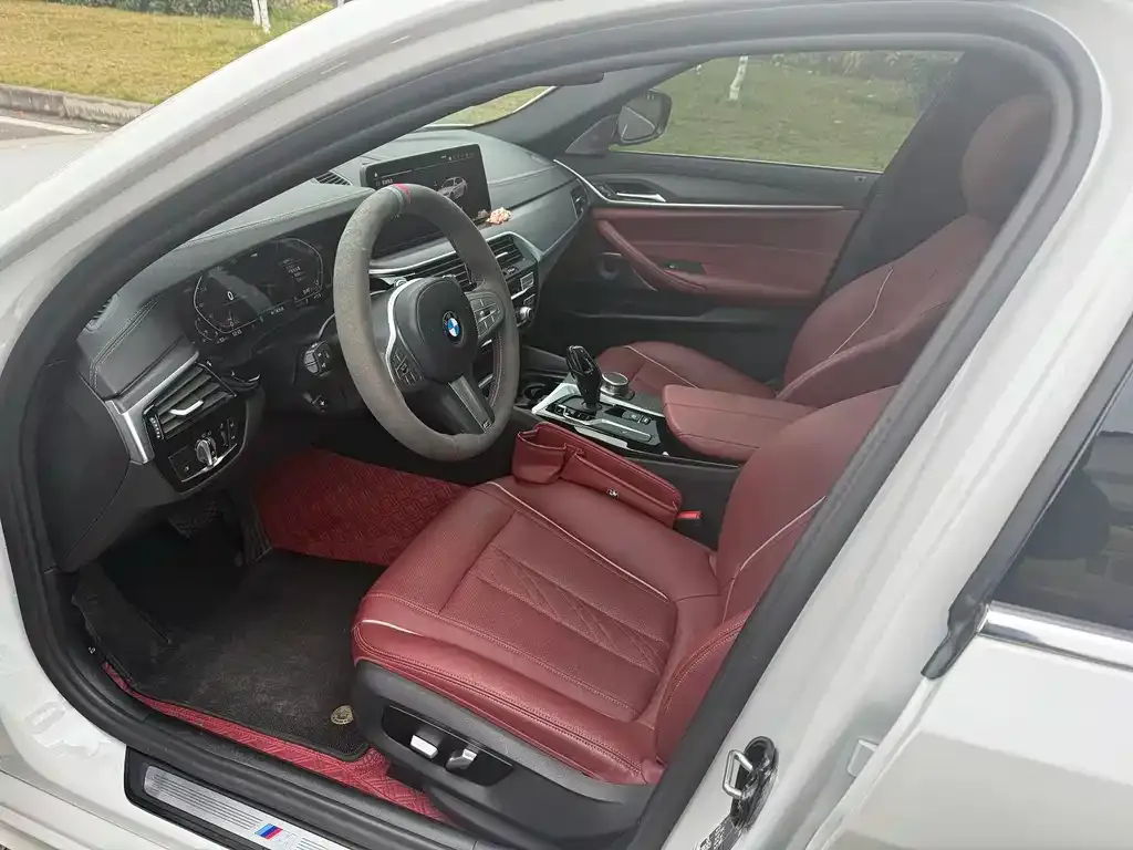 BMW 5 Series 2022 из CN, фото 2