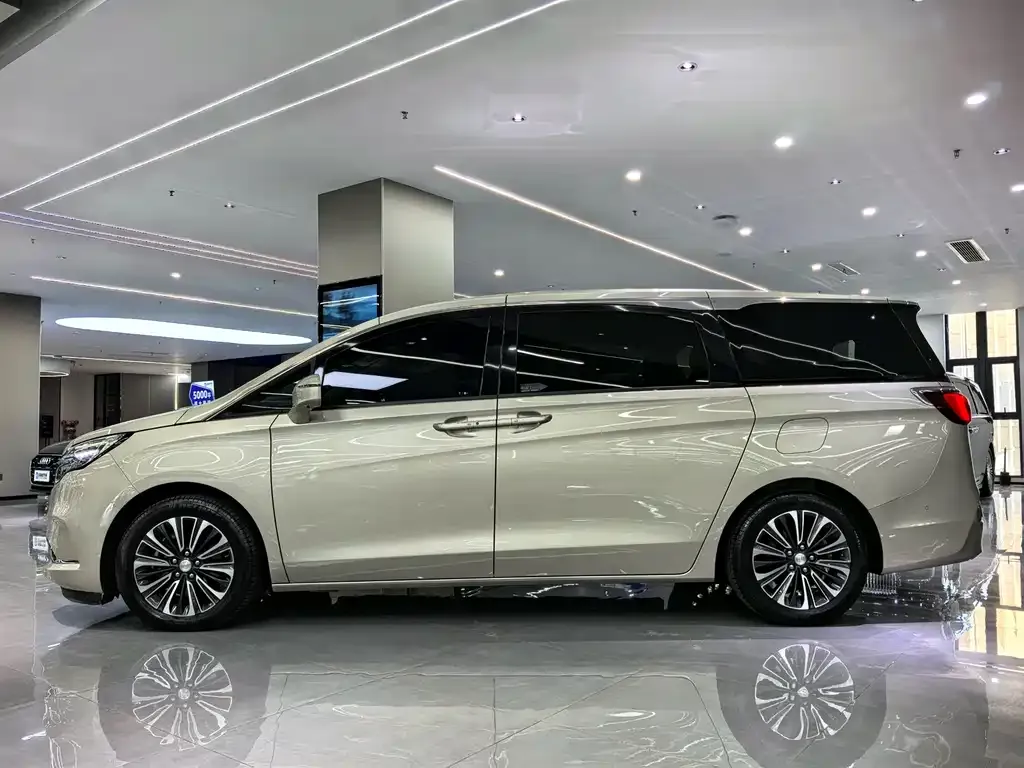 Buick GL8 2021 из CN, фото 3