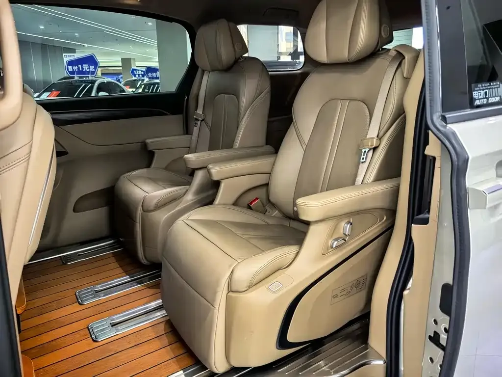 Buick GL8 2021 из CN, фото 6