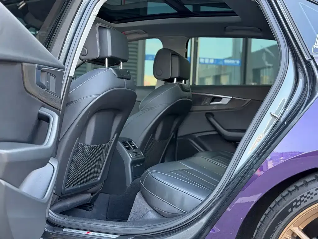 Audi A4L 2021 из CN, фото 4