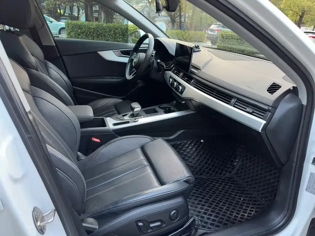 Audi A4L 2022 из CN, фото 3