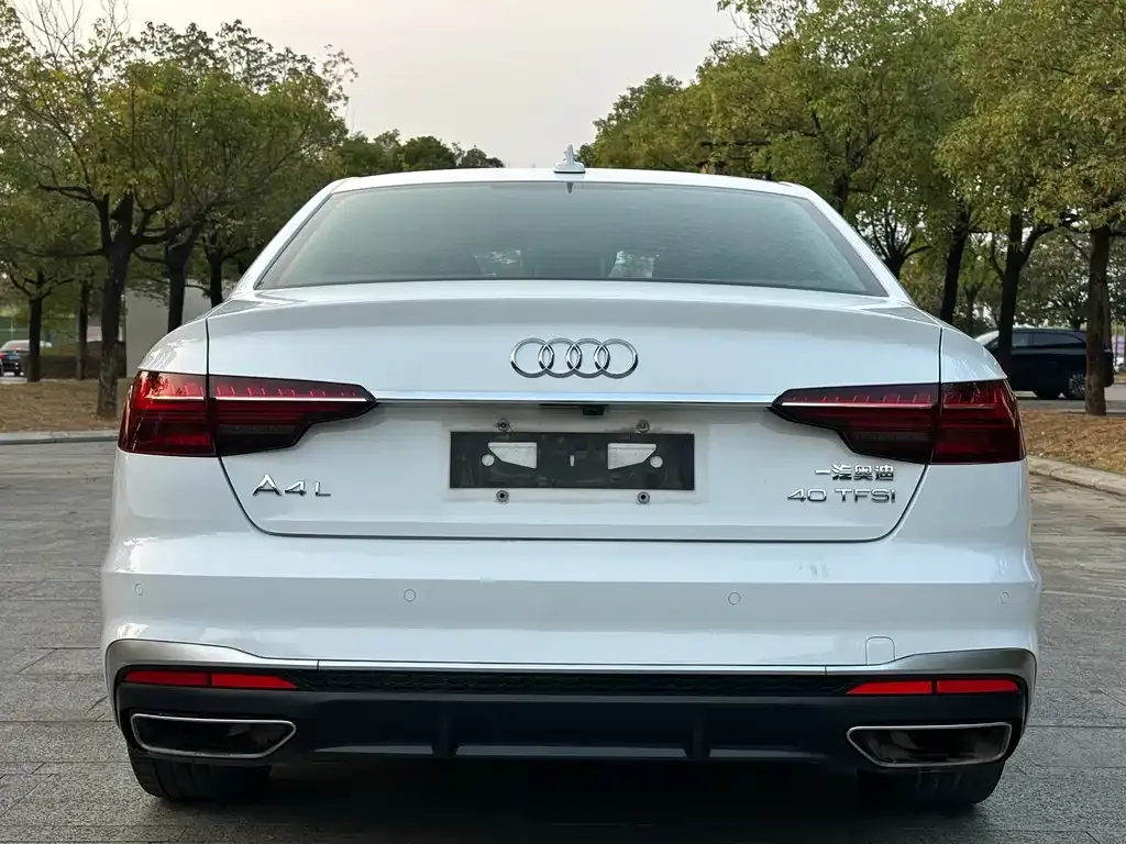 Audi A4L 2022 из CN, фото 2