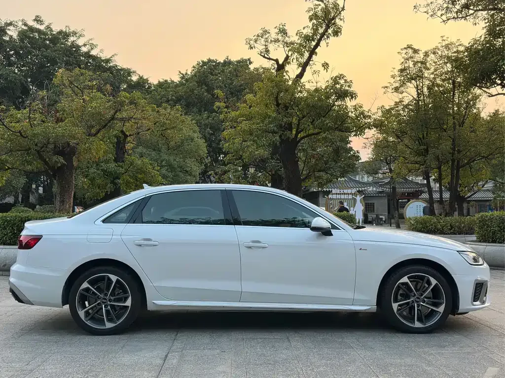 Audi A4L 2022 из CN, фото 7