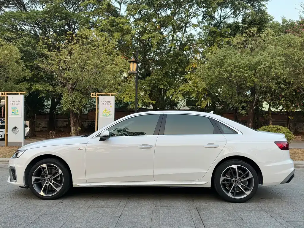 Audi A4L 2022 из CN, фото 8