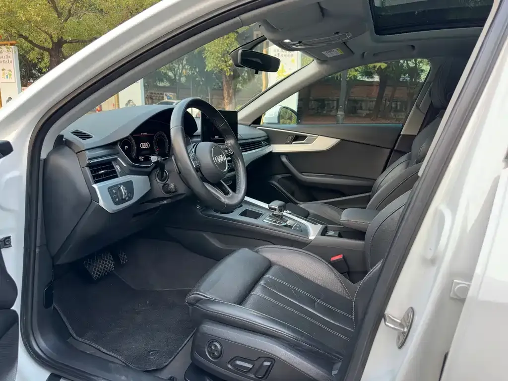 Audi A4L 2022 из CN, фото 9
