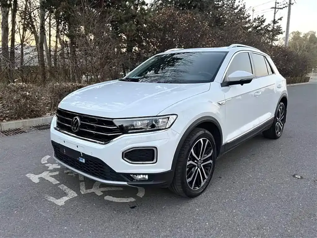 Volkswagen T-Roc — фото 1