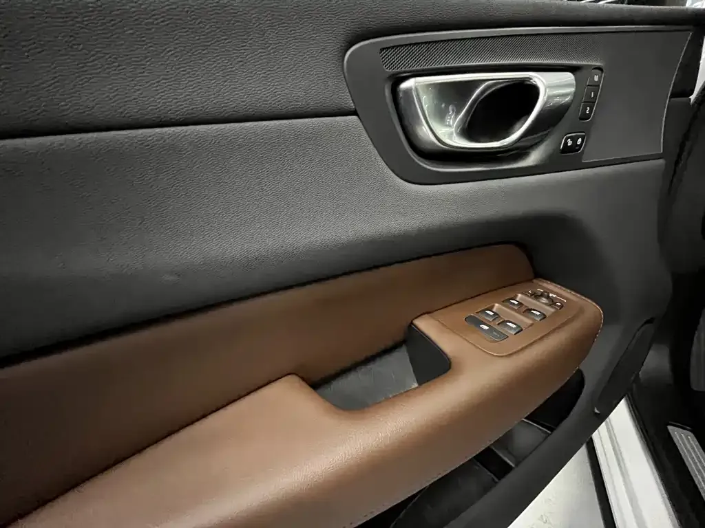 Volvo XC60 2022 из CN, фото 8