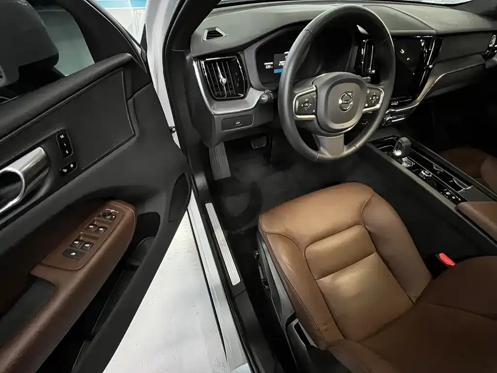Volvo XC60 2022 из CN, фото 9