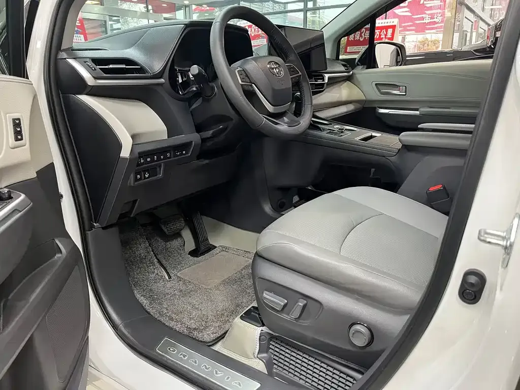 Toyota Granvia 2024 из CN, фото 4
