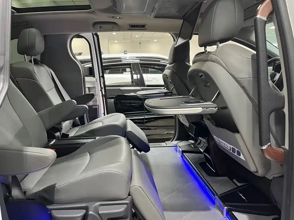 Toyota Granvia 2024 из CN, фото 8