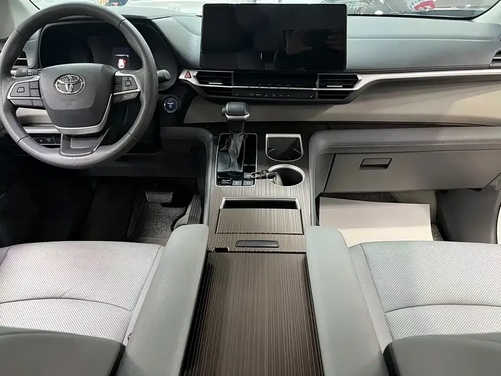 Toyota Granvia 2024 из CN, фото 9