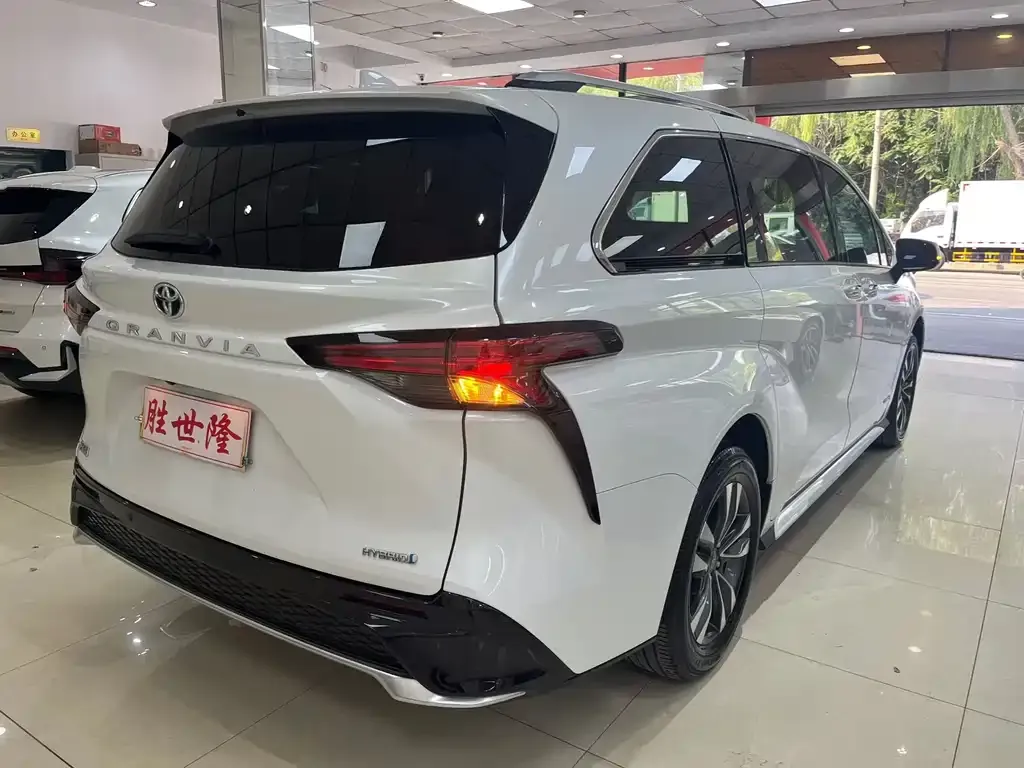 Toyota Granvia 2024 из CN, фото 6