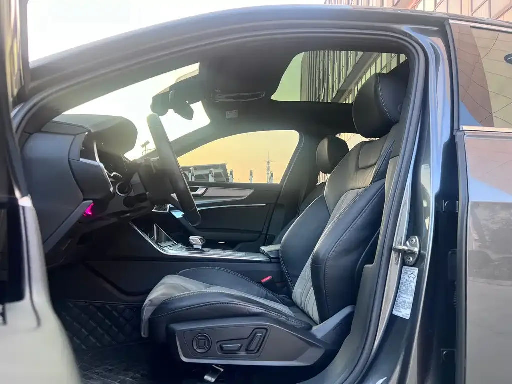 Audi A6L 2021 из CN, фото 8
