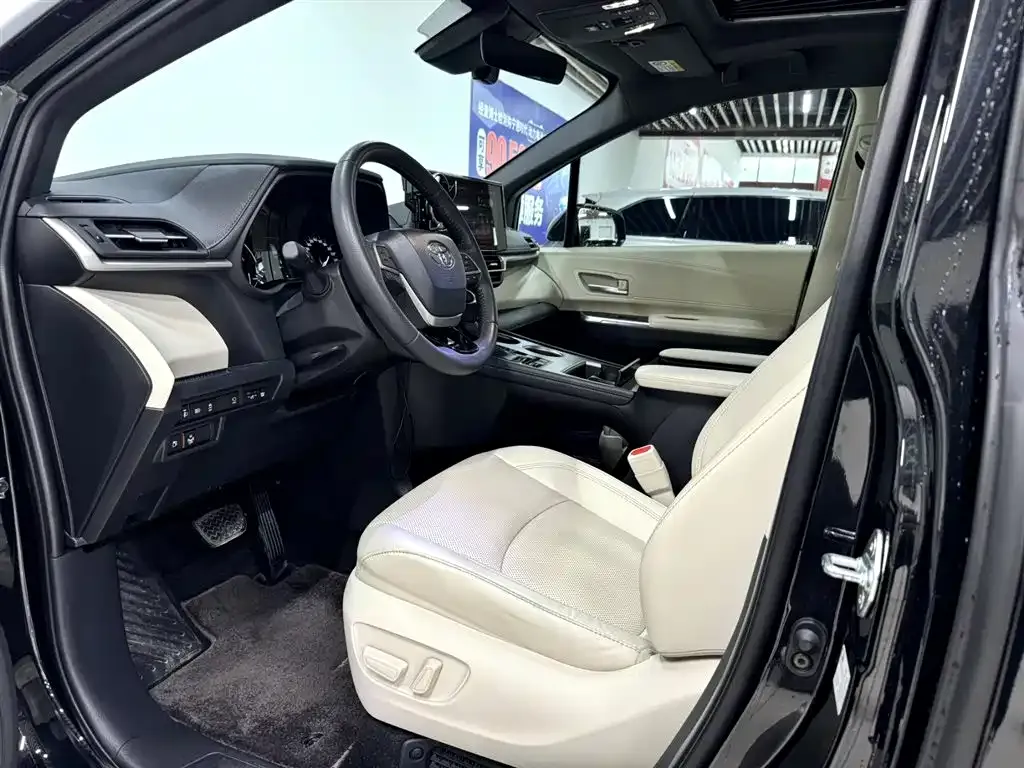 Toyota Sienna 2025 из CN, фото 8