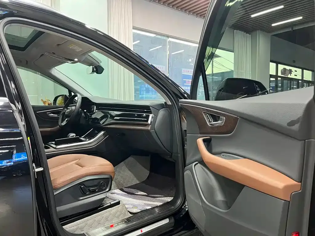 Audi Q7 2021 из CN, фото 2