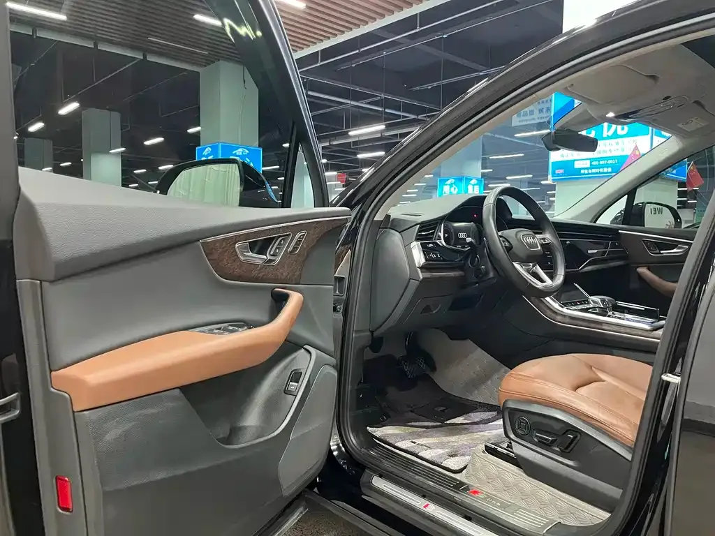 Audi Q7 2021 из CN, фото 7