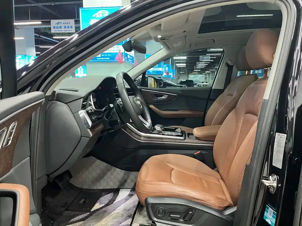 Audi Q7 2021 из CN, фото 10