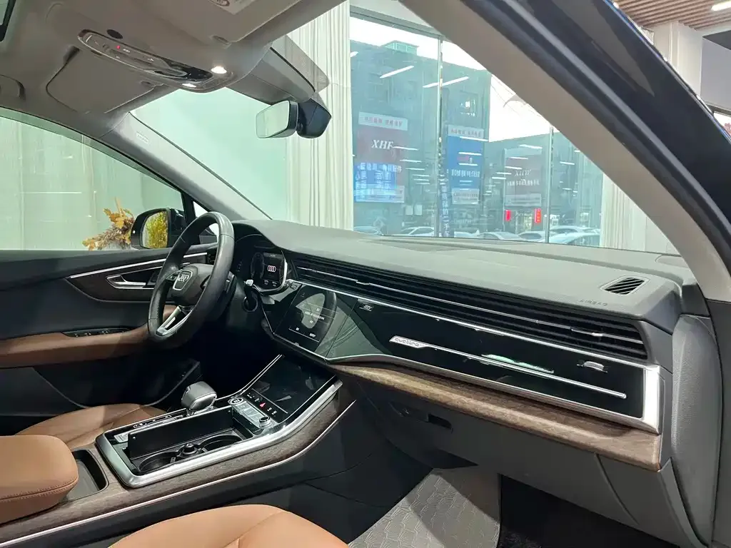 Audi Q7 2021 из CN, фото 6