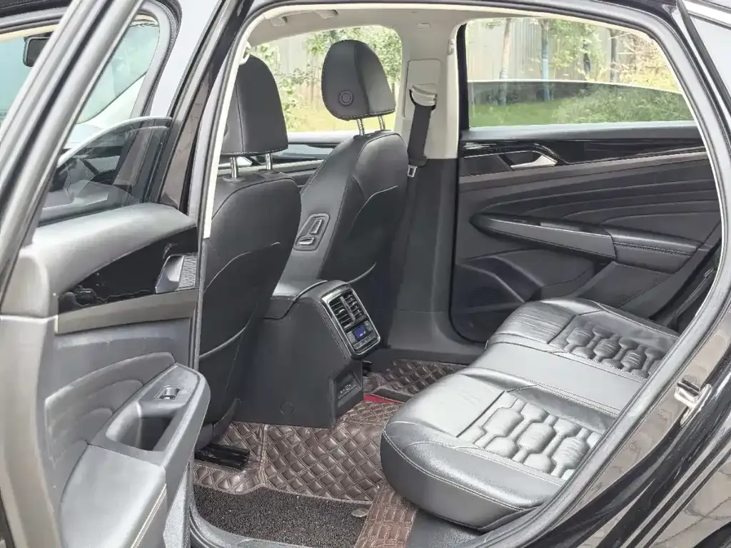 Volkswagen Passat 2021 из CN, фото 9