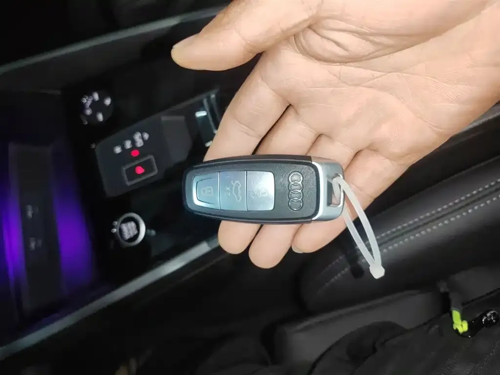 Audi A3 2023 из CN, фото 2