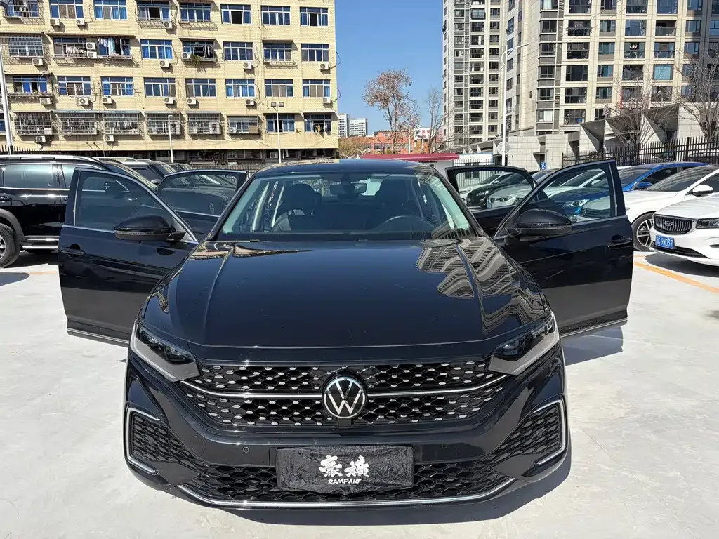 Volkswagen Passat 2023 из CN, фото 10