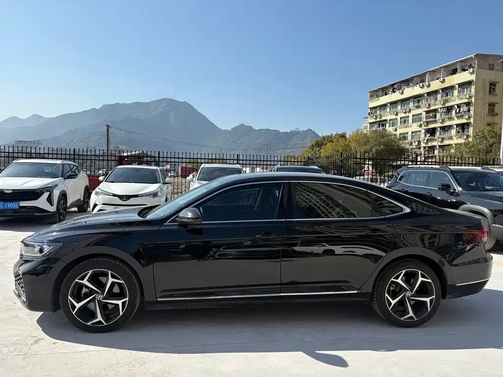 Volkswagen Passat 2023 из CN, фото 4