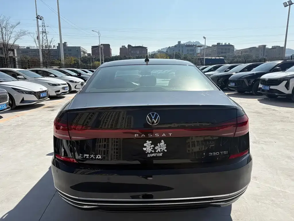 Volkswagen Passat 2023 из CN, фото 3