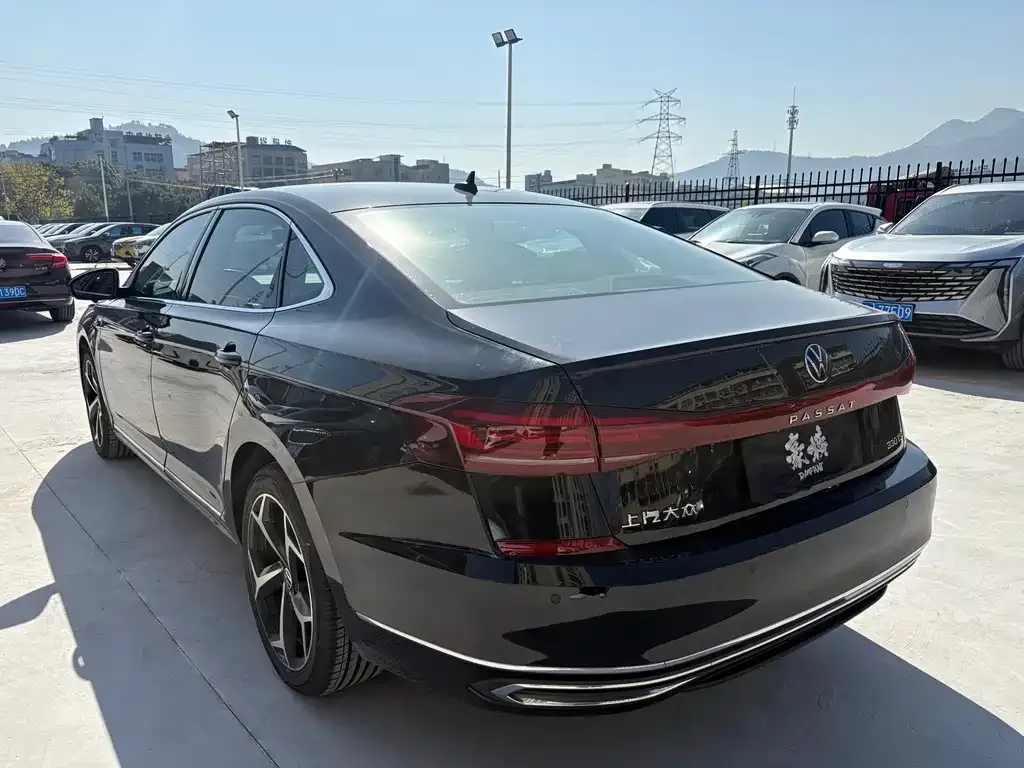 Volkswagen Passat 2023 из CN, фото 7