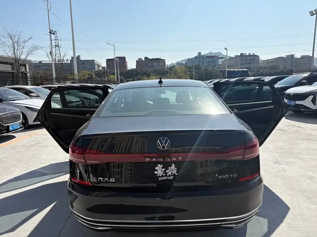 Volkswagen Passat 2023 из CN, фото 5