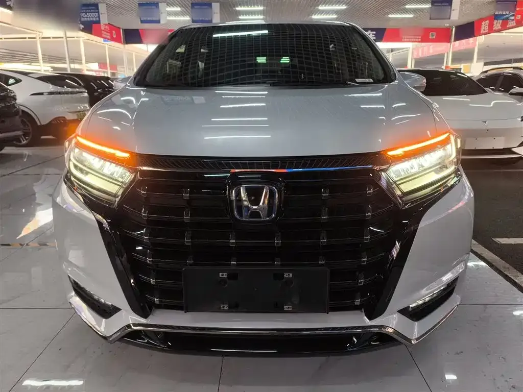 Honda Elysion 2024 из CN, фото 3
