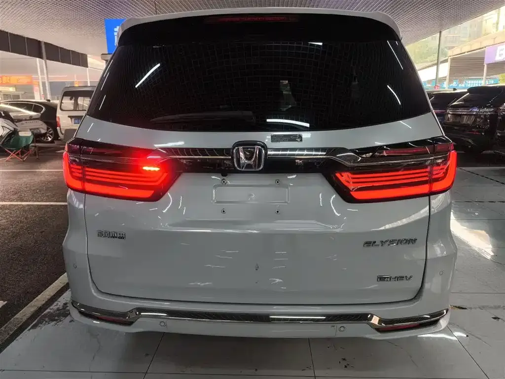 Honda Elysion 2024 из CN, фото 4