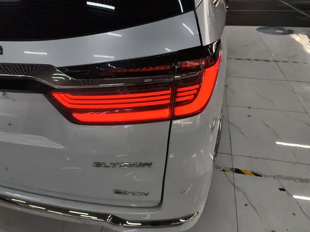 Honda Elysion 2024 из CN, фото 2