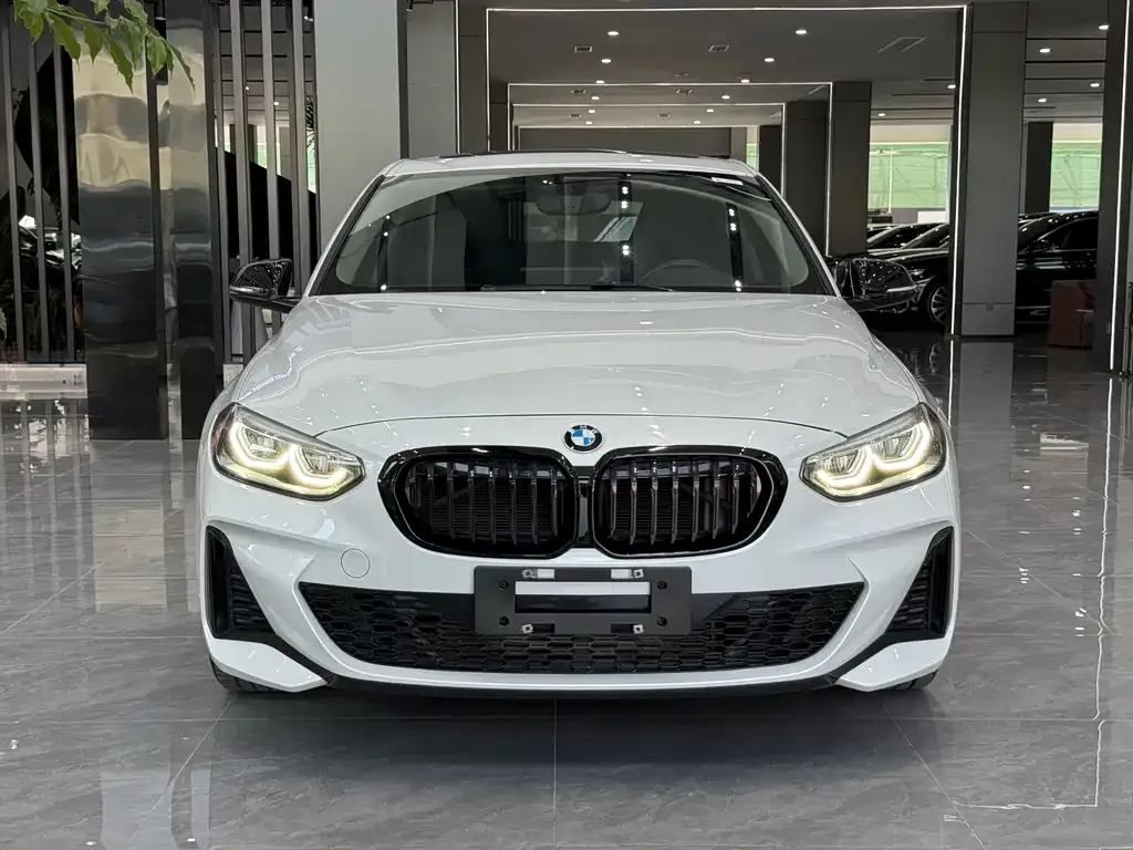 BMW 1 Series 2021 из CN, фото 2