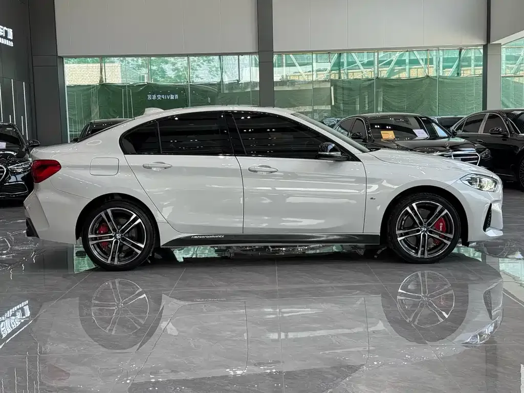 BMW 1 Series 2021 из CN, фото 8
