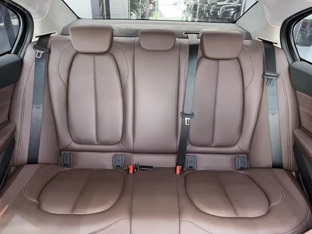 BMW 1 Series 2021 из CN, фото 9