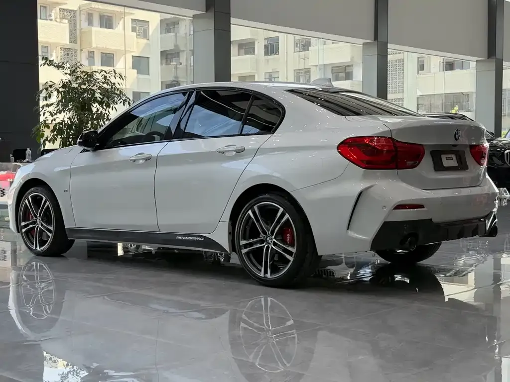 BMW 1 Series 2021 из CN, фото 4